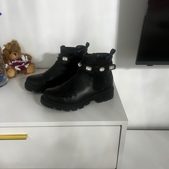 Almost new/ size 4 - Picture 2 of 4